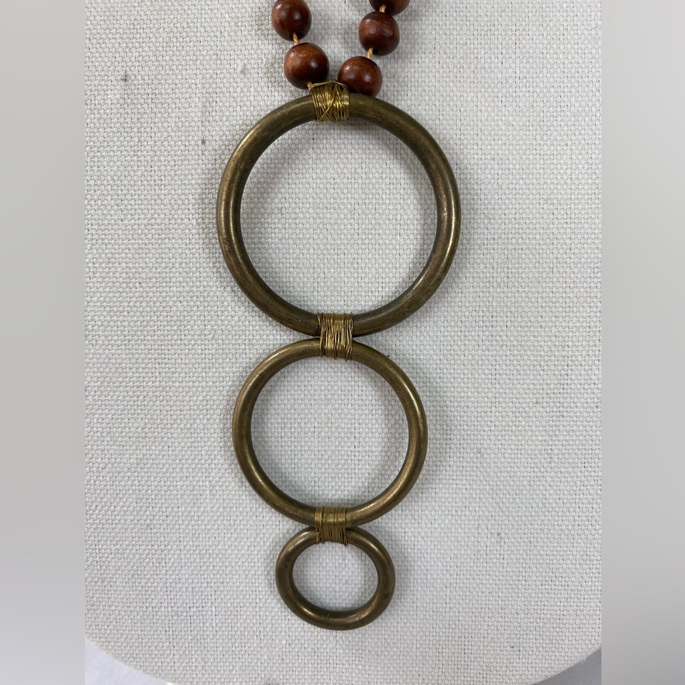 Long artisan brass ring and wood bead necklace - Picture 2 of 6